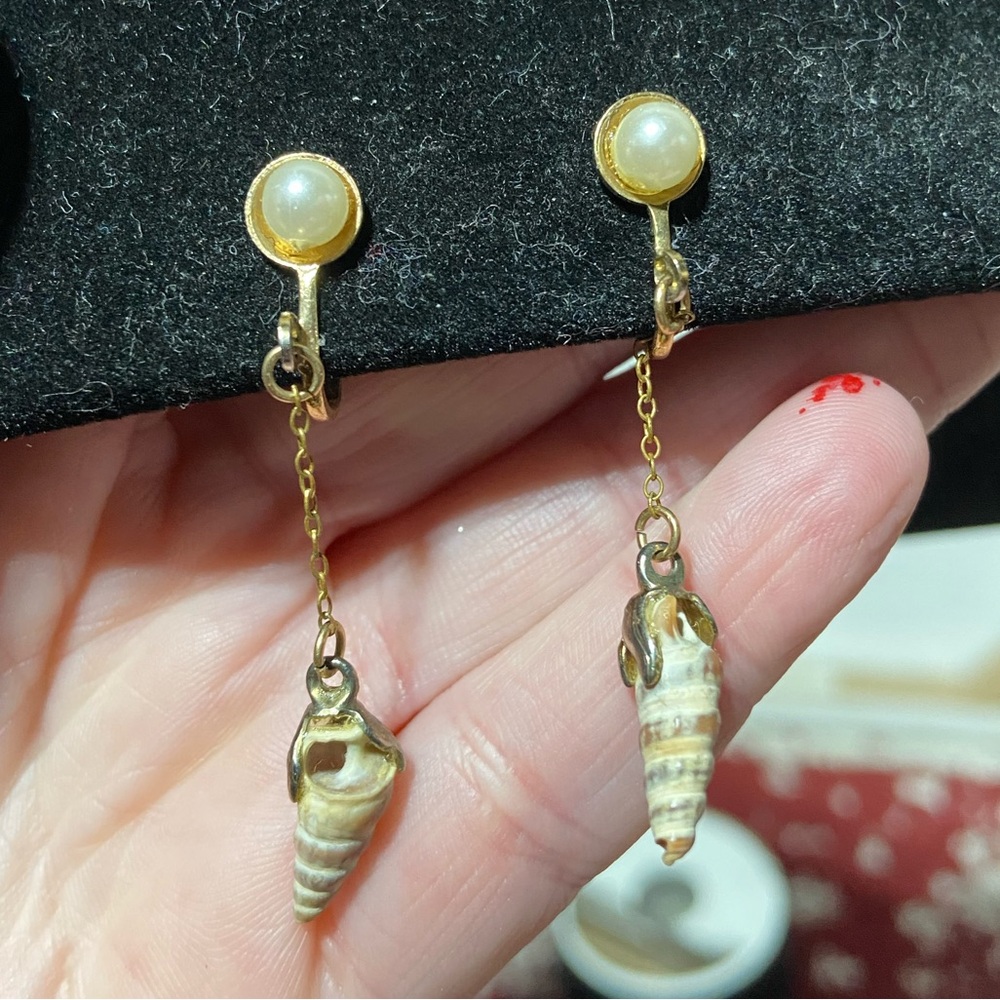 Vintage Real Spiral Shell Clip On Earrings Faux Pearl Stud Gold Tone Chain